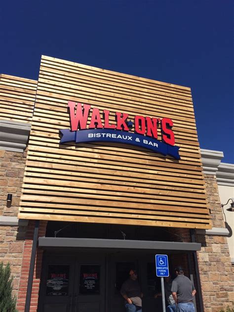 Walk ons shreveport - Oct 9, 2015 · The Shreveport Walk-On’s is located at 7031 Youree Drive and is planning its grand opening for Oct. 12. There will be seating for roughly 260 guests and the restaurant will provide 170-180 full ... 
